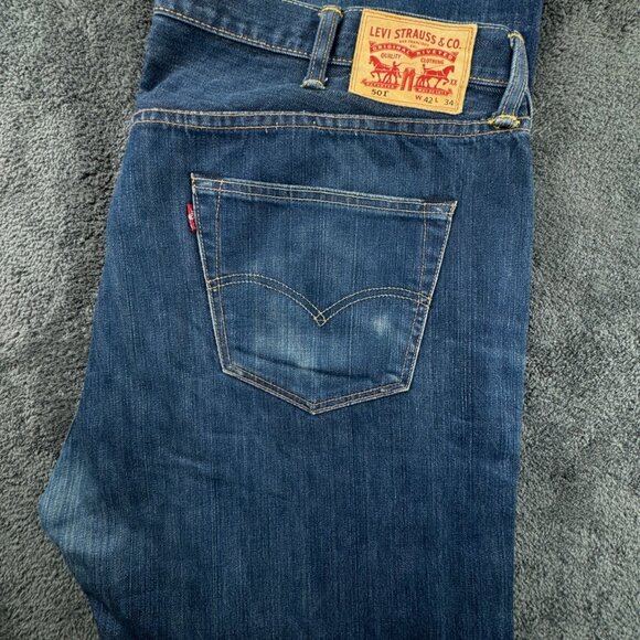 Levis 501 Jeans Mens 42x34 Blue Denim Button Fly Straight Leg Red Tab Adult - Picture 1 of 16